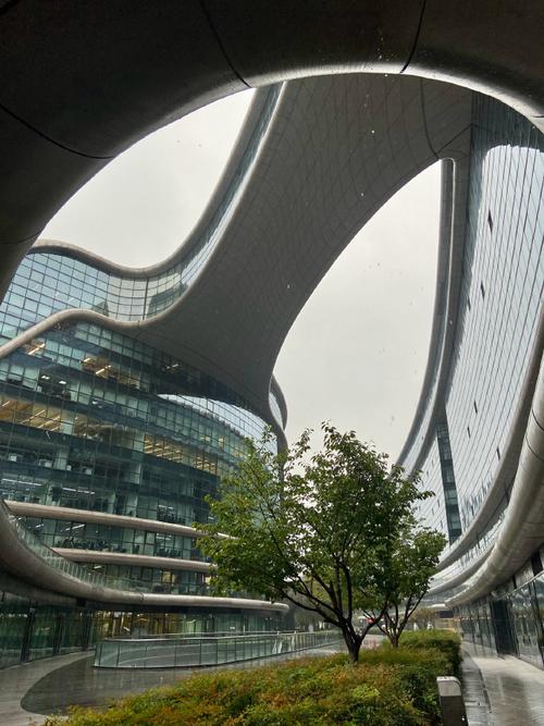zaha hadid联手打造的凌空soho,这也是zaha 在上海的首个建筑设计作品